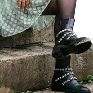 ZARA Leather Lug Sole Pearl Accented‎ Chelsea Ankle Boots